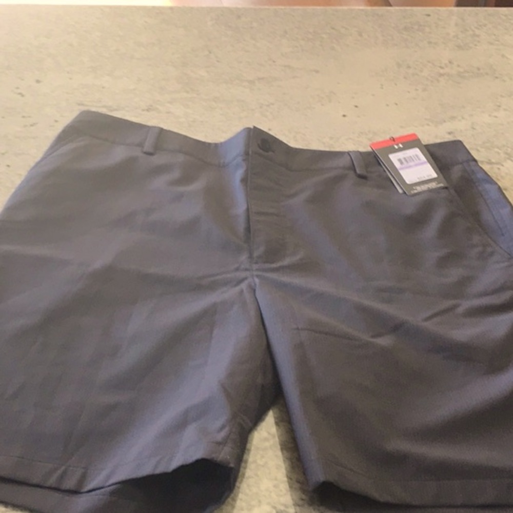 Under Armour Mens 38 Golf heatgear Shorts NWT